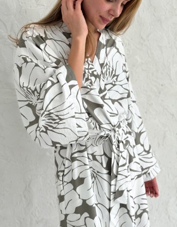 Kimono viscose robe with flowers 